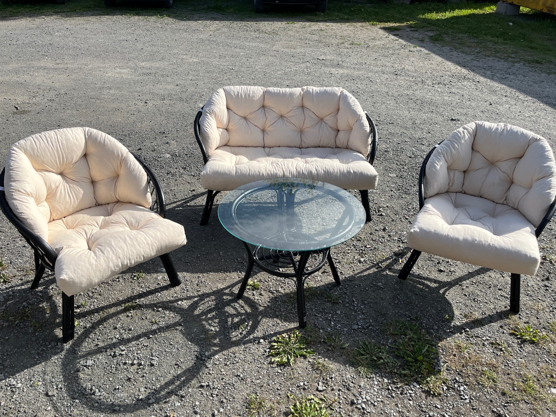 Loungeset i rotting – 2-sits soffa, 2 fåtöljer & soffbord